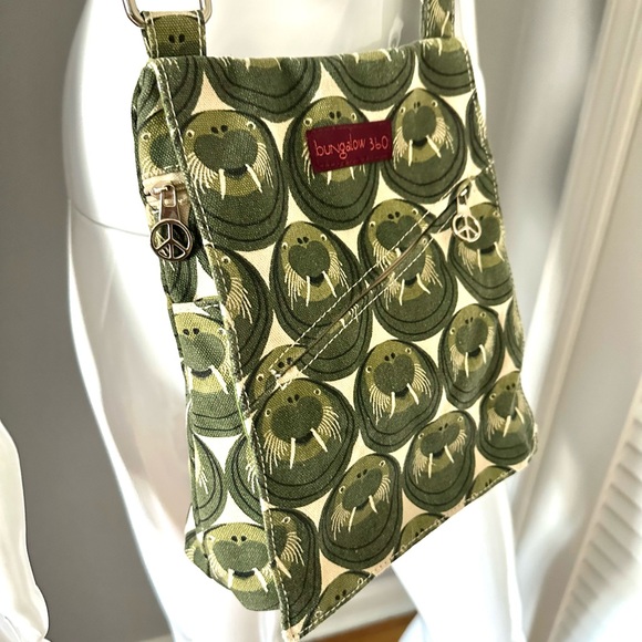 Bungalow 360 Olive Walrus Crossbody Messenger Bag - Picture 9 of 11